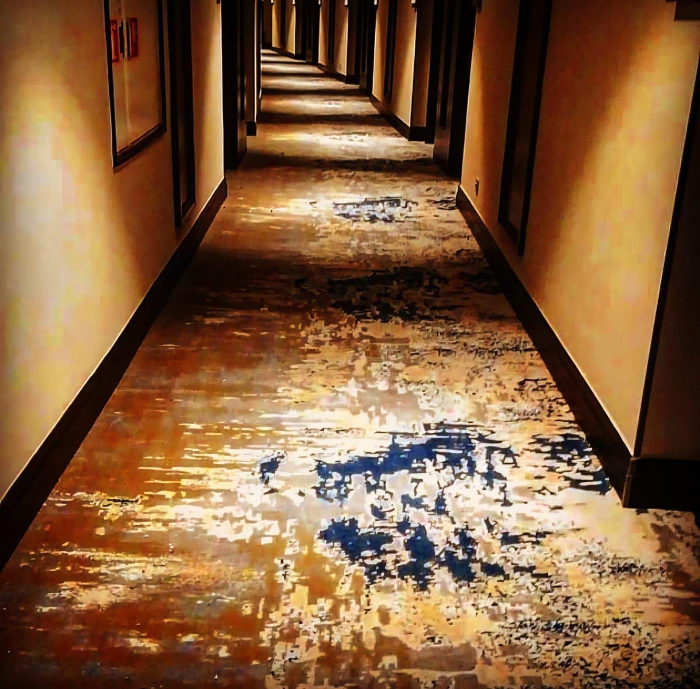 Desenli otel koridoru