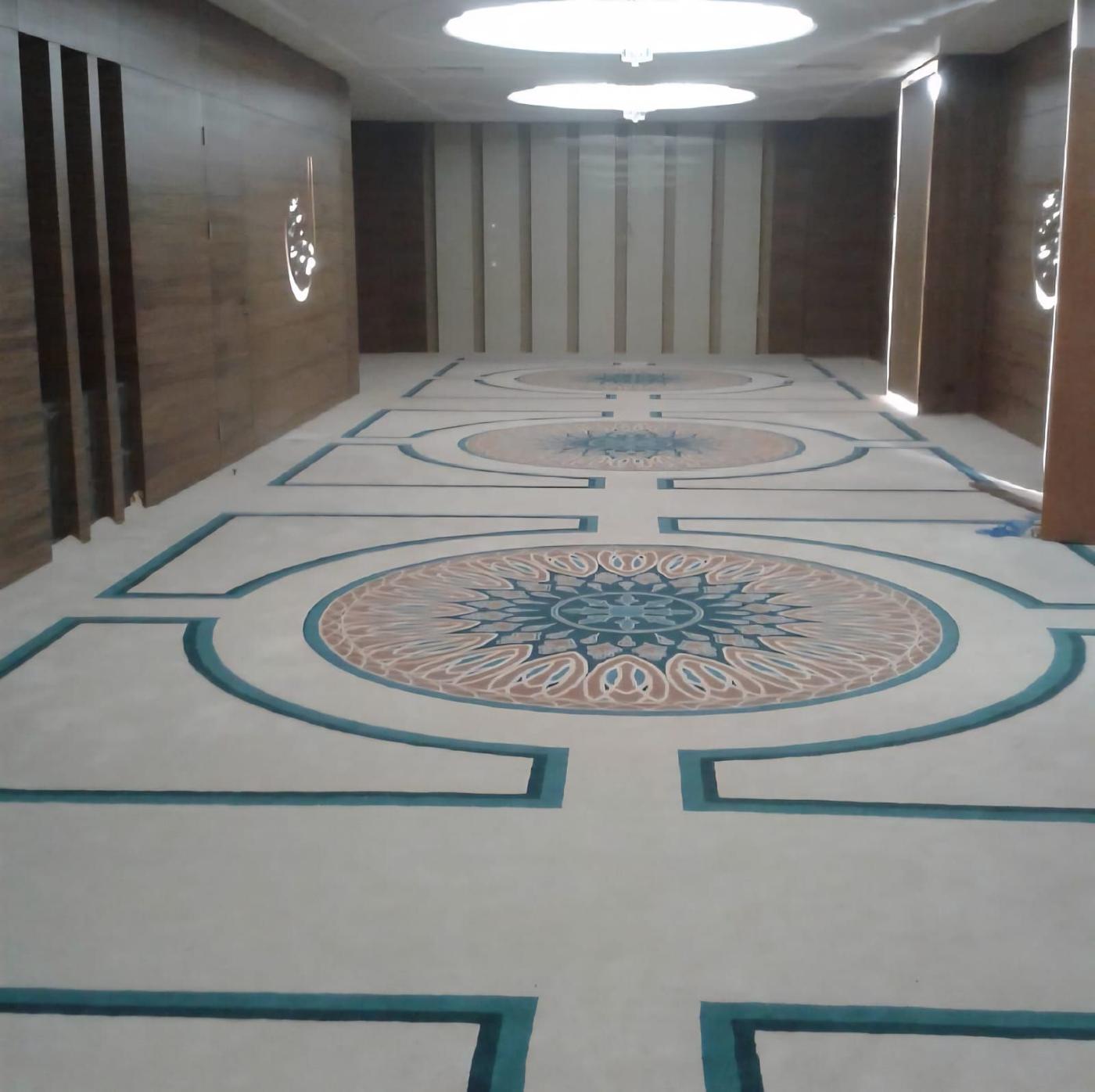 Madalyon desenli geniş salon halısı