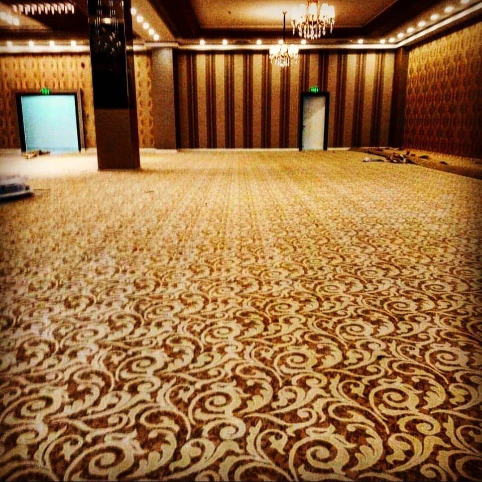 Klasik desenli salon halısı